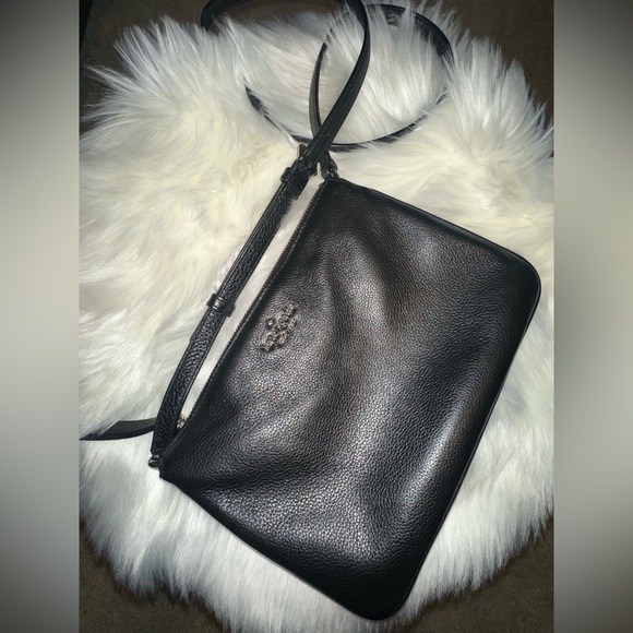 Kate Spade Leila Triple Gusset Zip Crossbody. - Picture 3 of 15